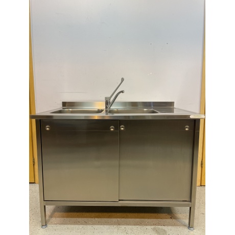 Table with 2 sinks on the left